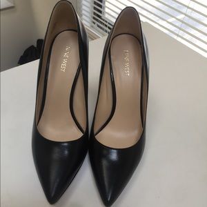 Black Nine West Pumps (please read for size info)
